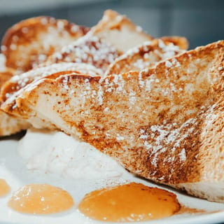 Kanela French Toast